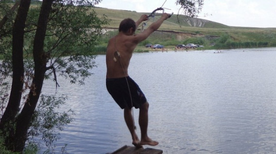 Нижнедевицкий школьник сломал руку, прыгнув с тарзанки