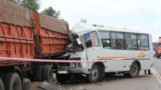 Число пострадавших в ДТП с «ПАЗом» и «КАМАЗом» под Воронежем выросло до 15 человек