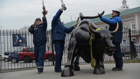На воронежской улице Карла Маркса демонтировали скульптуру быка