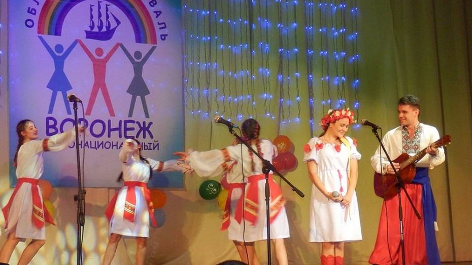Бутурлиновские артисты выступили на зональном этапе фестиваля «Воронеж многонациональный»
