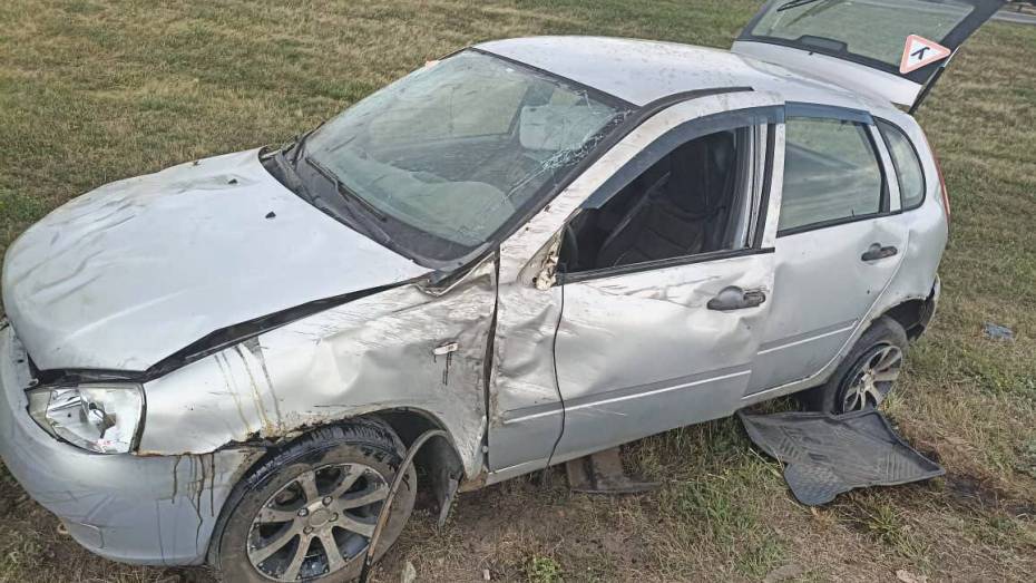 В Воронежской области «Лада» врезалась в ограждение и вылетела с трассы: погибла пенсионерка