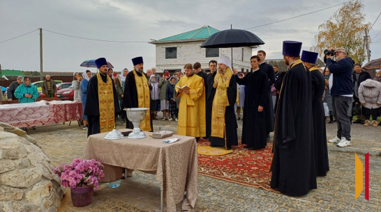 Митрополит Воронежский и Лискинский Леонтий освятил поклонный крест в хохольском селе Петино