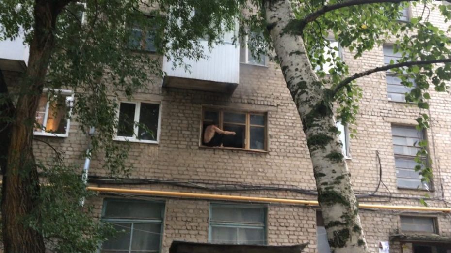 В Воронеже мужчина поджег собственную квартиру