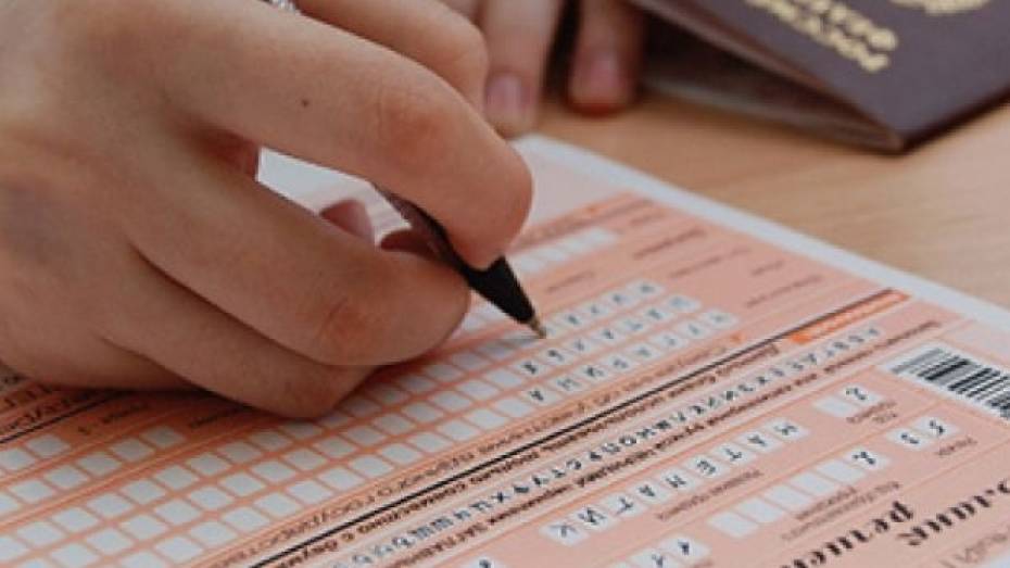 В Воронеже директор лицея решала ЕГЭ за учеников и отправляла им ответы в ММС-сообщениях