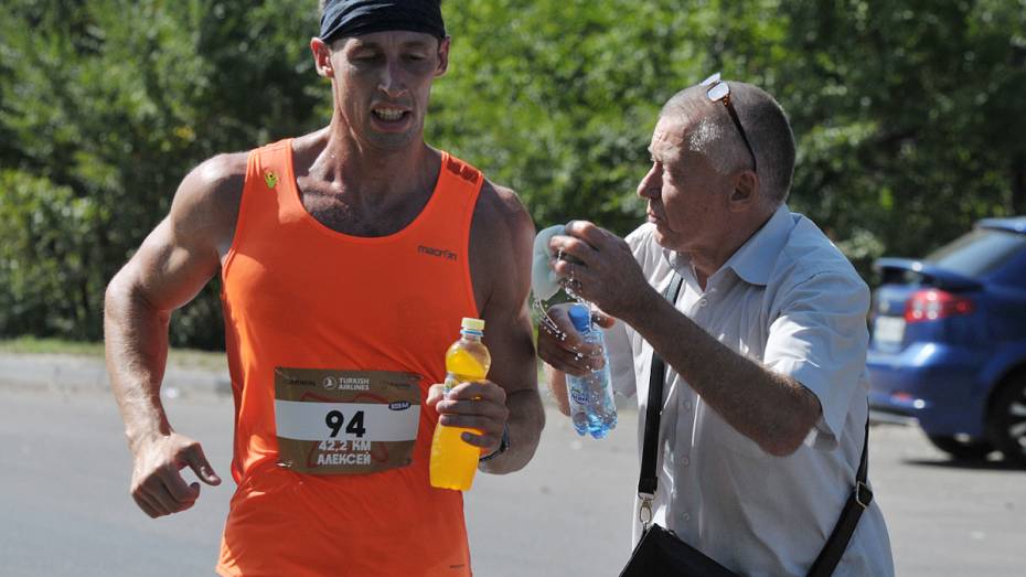 Победитель Воронежского марафона пробежал 42,2 км за 2,5 часа