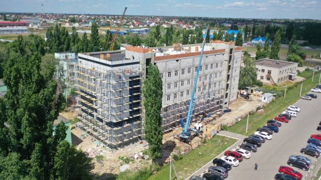 Глава региона рассказал о ходе строительства 5-этажной поликлиники под Воронежем