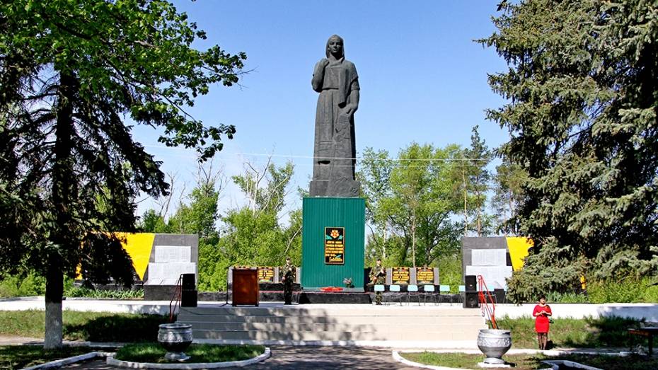 В Новохоперском районе активисты отремонтируют мемориал «Родина-мать»