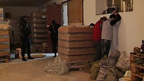 В Воронеже полицейские накрыли цех по производству «левого» алкоголя  