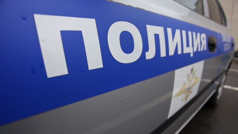 В Воронеже полицейские поймали толкавших «ВАЗ» угонщиков-неудачников