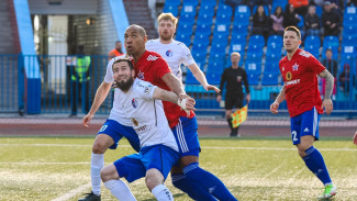 Защитники Аслан Дашаев и Сергей Брызгалов продлили контракты с воронежским «Факелом»