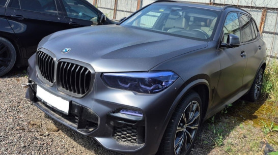 Приставы изъяли BMW у полицейского, который похитил 18,5 млн рублей у владельцев турбазы в Воронеже