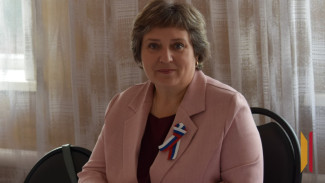 В Грибановском районе член УИК встретила день рождения на избирательном участке