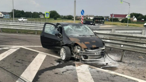 Fiat налетел на ограждение на М4 «Дон»: водитель-воронежец погиб