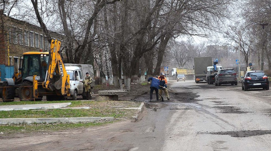В Семилуках начался ремонт бесхозного участка дороги