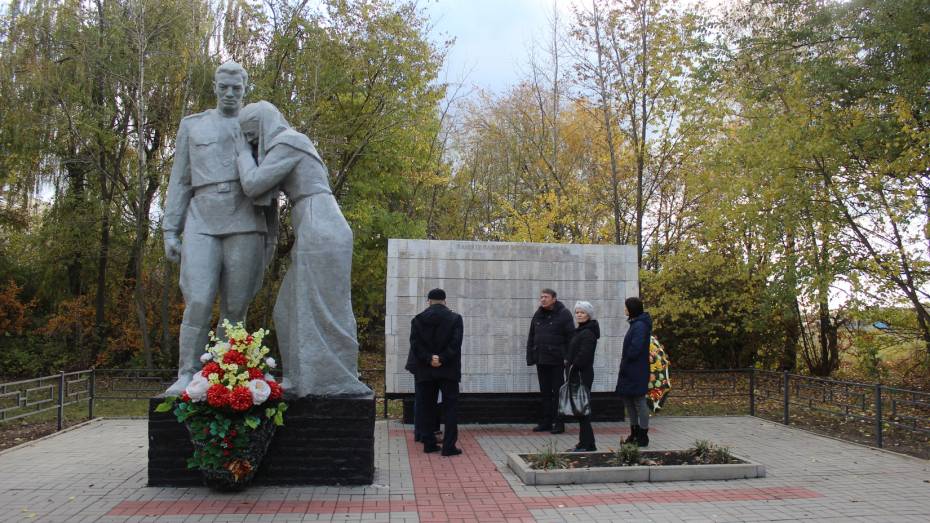 Ревизия памяти. По поручению губернатора комиссия осмотрела мемориалы и воинские захоронения в Таловском районе