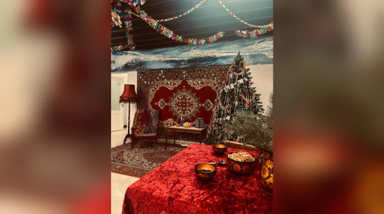 В кантемировском физкультурно-оздоровительном комплексе оформили новогоднюю ретро-фотозону