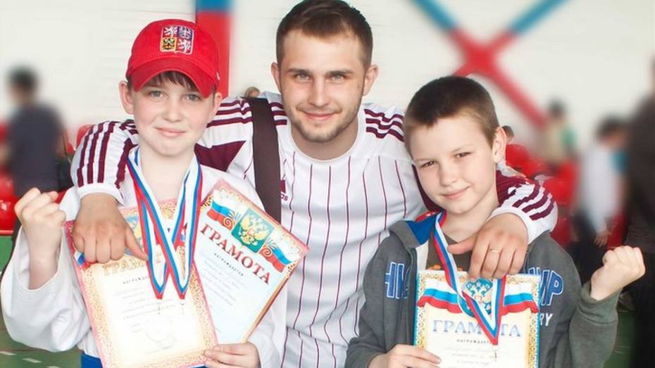 Семилукские каратисты завоевали 3 медали на межрегиональном турнире
