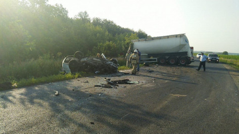 Под Воронежем 3 пассажира такси погибли после столкновения с грузовиком