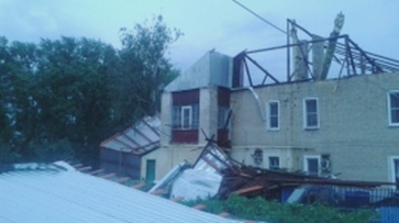 Под Воронежем сильный ветер сорвал крышу многоквартирного дома