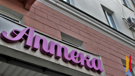 Воронежцам объяснили огромные очереди и пустые прилавки в государственной аптеке №215