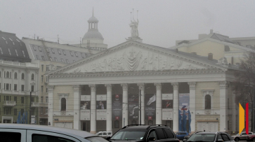 В Воронеже почти на 3 дня запретят парковку в районе Театра оперы и балета