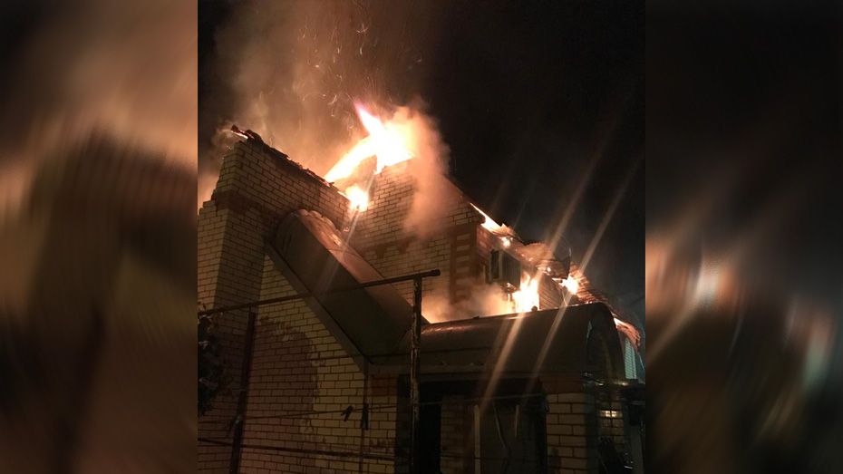 В Лисках при пожаре в 2-этажном доме погибли мужчина и его сожительница