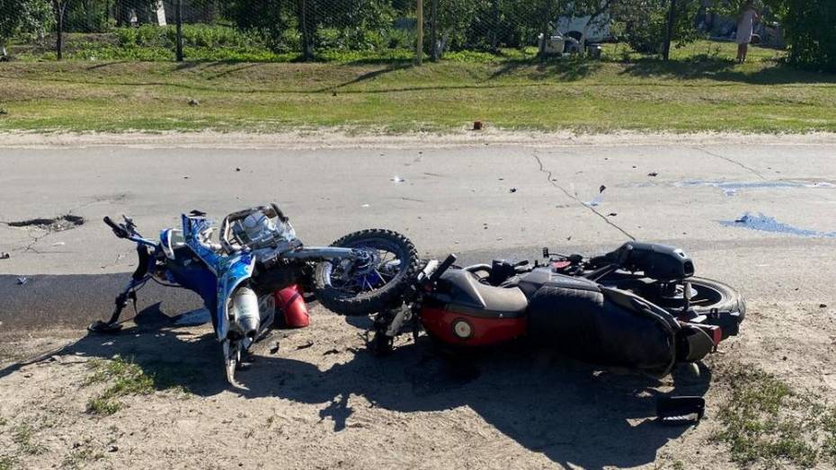 В Богучарском районе 2 подростка пострадали при столкновении мотоциклов