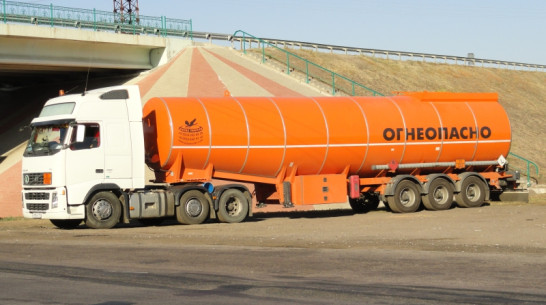 Под Воронежем полицейские остановили наполненный спиртом бензовоз