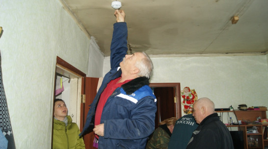 В домах воробьевских неблагополучных семей установят пожарные извещатели