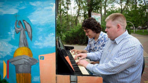 В лискинском парке установили пианино с видами города