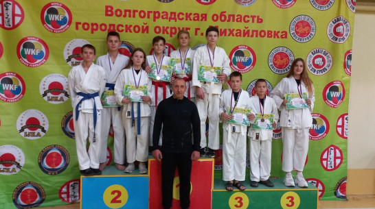 Поворинские каратисты взяли 5 золотых медалей на открытом первенстве в Волгоградской области