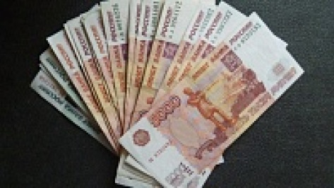 В Лисках неизвестный мужчина ограбил сотрудников АЗС, перевозивших деньги