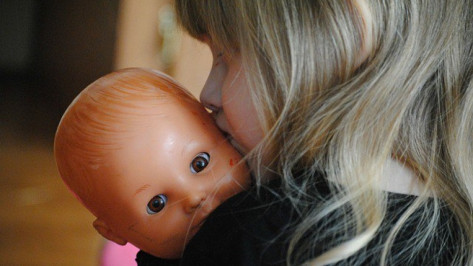 В Воронежской области многодетная мать попала под следствие за издевательства над дочерьми 