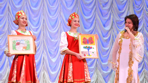 В Лисках на благотворительном балу купили рисунок 8-летней девочки за 90 тыс рублей