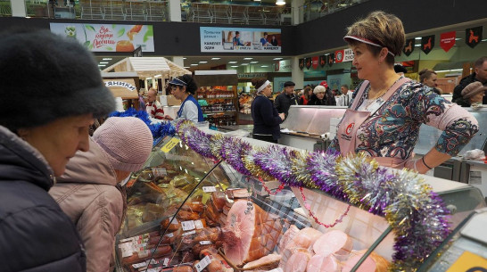 Эксперты рассчитали стоимость новогоднего стола воронежской семьи