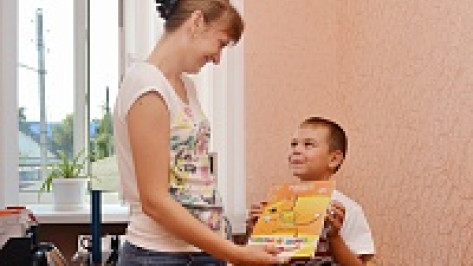 Более 100 младшеклассников Лискинского района получили в подарок ранцы и канцтовары 