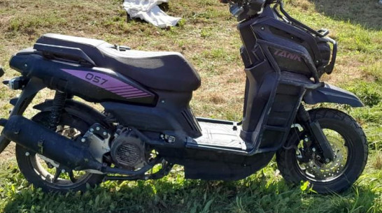 Под Воронежем Toyota врезалась в мопед: пострадали 2 подростка