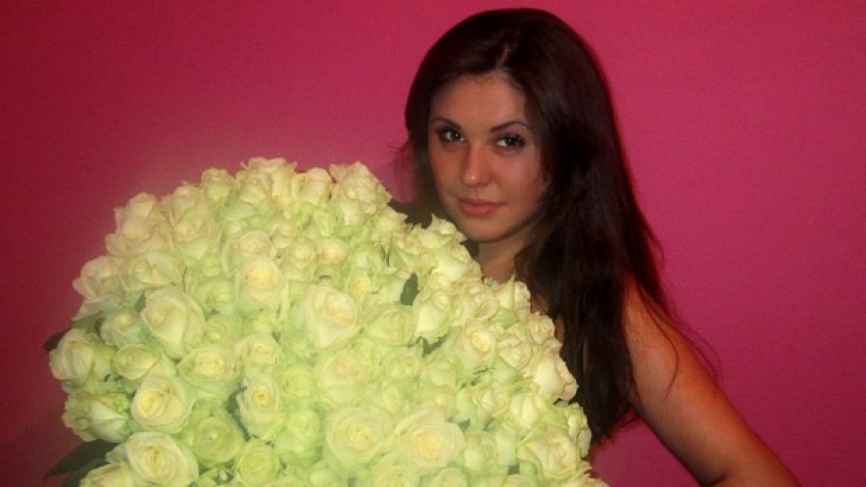Воронежец подарил жене на день рождения букет из тысячи роз