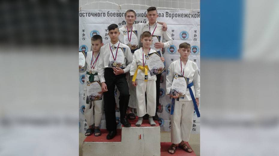Верхнехавские каратисты завоевали 5 золотых медалей на областном турнире