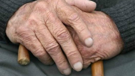 Ранее судимого воронежца подозревают в ограблении 84-летней пенсионерки