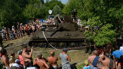 Военные общевойсковой армии ЗВО исследуют дно реки Дон в Воронежской области в 2018 году