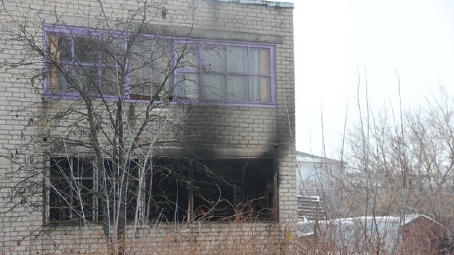 В Каширском районе из-за незатушенной сигареты едва не сгорел двухэтажный дом