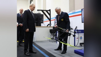 Президенту Владимиру Путину показали сделанные в Воронеже сани для паралимпийцев