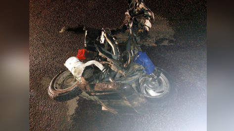 В Воронежской области мужчина на скутере без номеров выехал на «встречку» и погиб