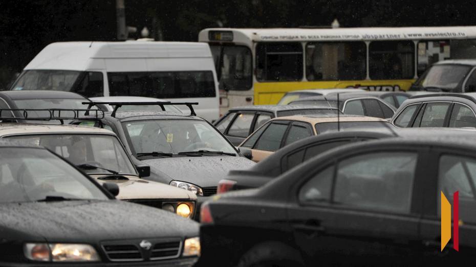 Из-за ДТП на улице Матросова образовалась 3-километровая пробка