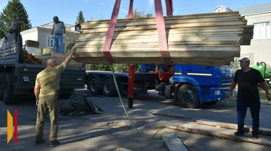 Грибановцы передали бойцам СВО водяной насос и стройматериалы