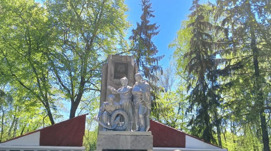 Скульптуру «Все для победы» заменили на воинском захоронении в каменском селе Марки