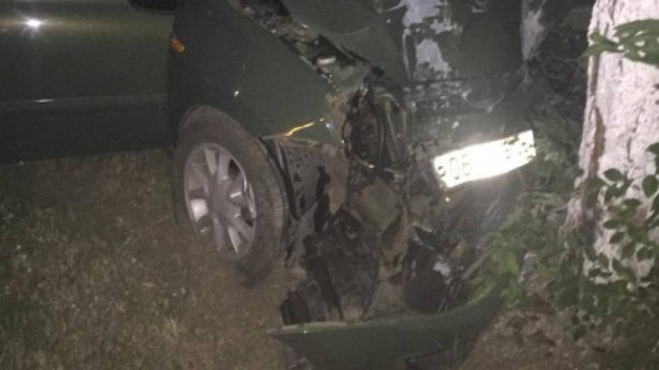 Под Воронежем водитель «Лады Калины» ночью врезался в дерево и погиб