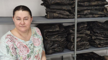 «Наша обязанность – делать все для победы». Жительница Воронежской области шьет тактическую одежду для участников СВО