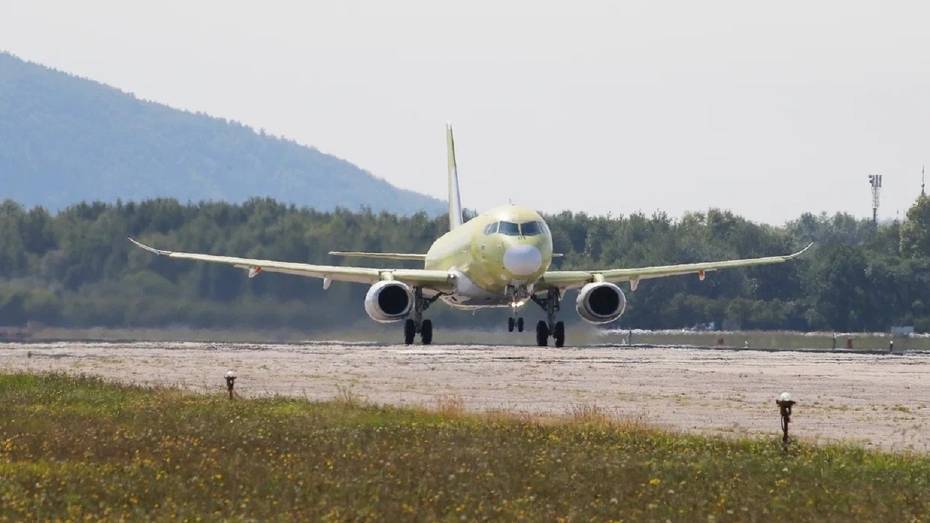Российский импортозамещенный Суперджет с воронежскими деталями совершил первый полет